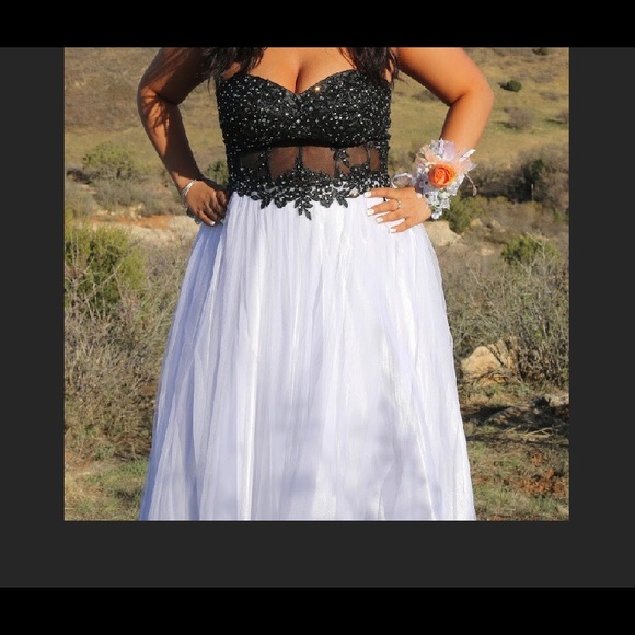 Beautiful Prom dress! - Picture 1 of 2